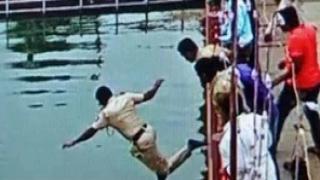 Watch Kumbh super-cop: He jumped 20 feet into the river to save a life Video