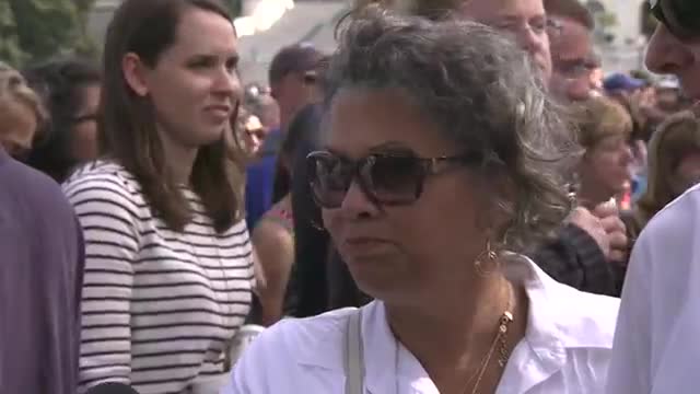 Watch Crowds Rejoice Pope's Address to Congress Video