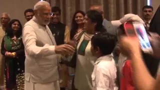 Watch PM Modi meet members of Gujarati community at San Jose Video