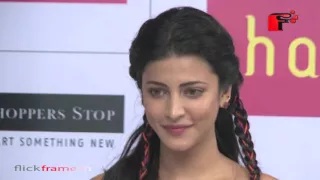 Watch Shruti Haasan cares for her sister Akshara Video