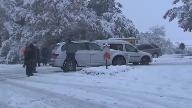 Watch First Autumn Snow Snarls Traffic in Germany Video