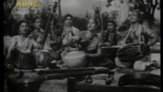 Watch Naach Le Bawariya Tohe Lene Aaya || Barati (1954) || Asha Bhosle, S. Balbir || {Old Is Gold} Video