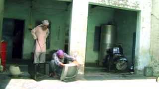 Watch Punjabi Funny Video || Khoji De Kare by Mani Kular Chuu Pataka Thaa Video