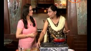 Watch Paneer Coconut Gravy Recipe - How To Make Paneer Coconut - Paneer Coconut Recipe In Hindi Video