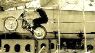 Watch BEST EXTREME MOTORBIKE STUNTS Video