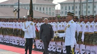 Watch PM Modi at the Ceremonial Welcome in Putrajaya, Malaysia Video