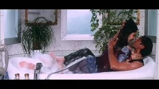 Watch Kareena Kapoor Wet Butt Exposed In Ajnabee Movie Video