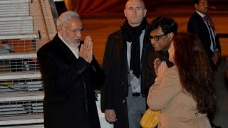 Watch PM Modi arrives at Paris for COP 21 summit Video