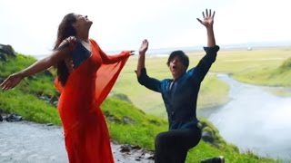 Watch Gerua Dilwale Song Making - Kajol SAVED SRK from falling down the valley! Video