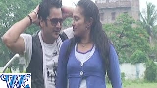 Watch De Da Tu Kiss Babuni || Bhuk Bhuk Barata || Deepak Dilli Wala || Bhojpuri Hot Song Video