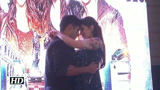 Watch Unbelievable! Varun And Kriti Get Too Close During Dilwale Promotion Video