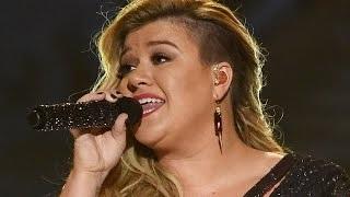 Watch KELLY CLARKSON's Game of Thrones Christmas Card! Video