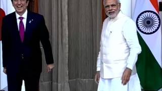 Watch PM Modi meets Japanese PM Abe at Hyderabad House, New Delhi Video