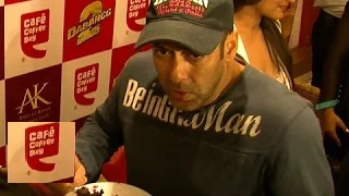 Watch EXCLUSIVE : Salman Khan's SPECIAL Celebration Post His 2002 Hit & Run Case Verdict Video