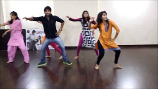 Watch Banno tera swagger crazy Bollywood Dance by DFS Video