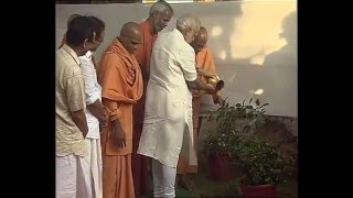 Watch PM Modi pays respects to Narayana Guru at Sivagiri Mutt, Varkala in Kerala Video