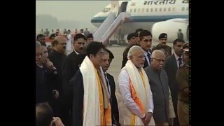 Watch PM Modi and Japanese Prime Minister Shinzo Abe arrive at Varanasi Airport Video