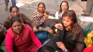 Watch BJP supporters protest against Arvind Kejriwal Video