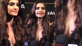 Watch Sonam Kapoor Hot Cleavage/Sideboob At Star Guild Awards 2015 Video