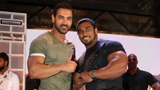 Watch John Abraham Flexing His Biceps! Video