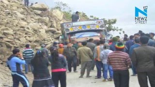 Watch Sikkim-Bengal border wakes up to a massive landslide Video