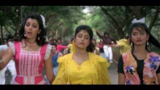 Watch Khud Ko Kya Samajhti Hai - Khiladi | Akshay Kumar, Ayesha Jhulka, Deepak Tijori Video