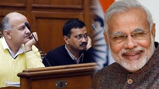 Watch Kejriwal goes to watch Airlift, crowd screams Modi Modi Video