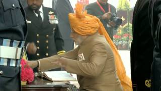Watch PM Modi lays wreath at Amar Jawan Jyoti Video