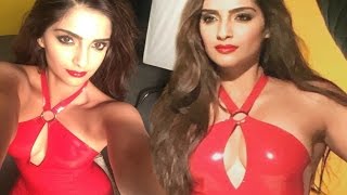 Watch Sonam Kapoor Hot Cleavage Revealing Selfie!! Video