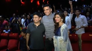 Watch Akshay And Nimrat Celebrate Airlift Success With Fans Video