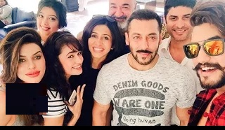 Watch Inside Pics & Details: Salman Khan Celebrates The Success Of Bigg Boss 9 Video