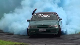 Watch MONSTER V8 COMMODORE BURNOUT AT SYDNEY DRAGWAY Video