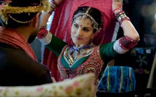 Watch No Smoking #11minutes : Sunny Leone, Alok Nath and Deepak Dobriyal Video