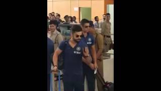 Watch Mob Chants Kohli Kohli & MS Dhoni at Airport after India Vs West Indies 2016 Match. Video