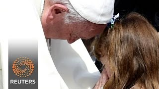 Watch U.S. girl going blind sees pope as part of "bucket list" Video