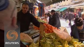Watch Israeli researchers use gene to extend shelf life of bananas. Video