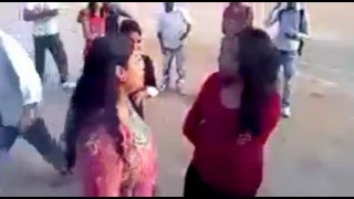 Watch WhatsApp Funny Videos - Indian girls fighting in public for a boy Video