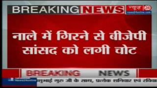 Watch Gujarat: BJP MP Poonamben Madam falls into drain in Jalaram Nagar Video