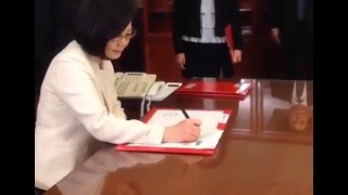 Watch Taiwan swears in first female president Video