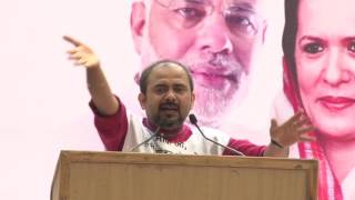 Watch Dilip Pandey Addresses People During Protest on Helicopter Scam at Jantar Mantar Video