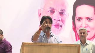 Watch Kumar vishwas Addresses People During Protest on Helicopter Scam at Jantar Mantar Video