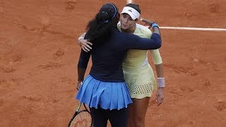 Watch Muguruza upsets Serena Williams to win French Open title Video
