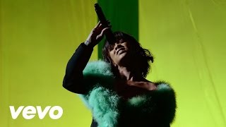 Watch Rihanna - Love On The Brain (Live From the 2016 Billboard Music Awards) Video