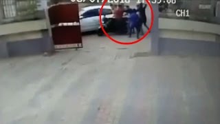 Watch On Cam: Day light kidnapping questions law and order in Bihar Video