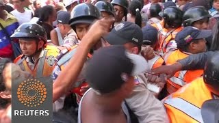 Watch A rush for food amid Venezuelan shortages Video