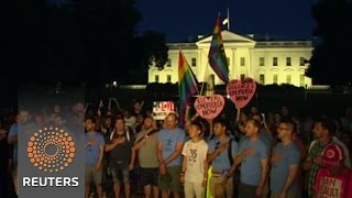 Watch Song and tribute for Orlando outside White House Video