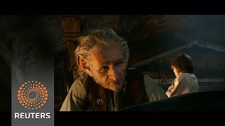 Watch Spielberg talks about Roald Dahl while Brits talk Brexit Video