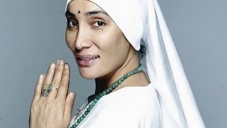 Watch ''I gave birth to Lord Shiva'' : Fomer Bigg Boss Girl Sofia Hayat Video