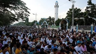 Watch Muslims across the globe celebrate the end of Ramadan Video