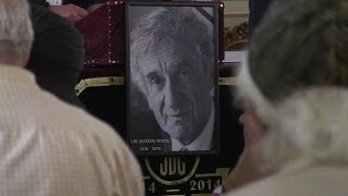 Watch Hundreds pay tribute in Elie Wiesel's native Romania Video